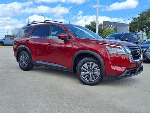 2024 Nissan Pathfinder SV
