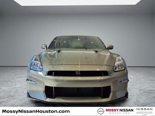 2024 Nissan GT-R T-spec
