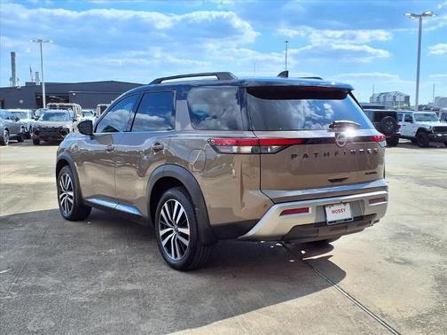 2024 Nissan Pathfinder Platinum