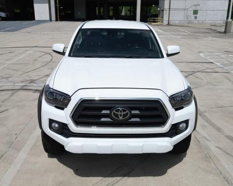White 2022 Toyota Tacoma SR5