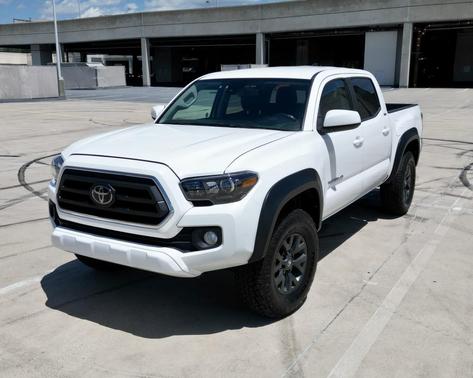 White 2022 Toyota Tacoma SR5