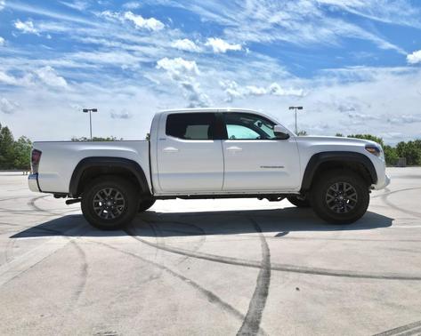 White 2022 Toyota Tacoma SR5