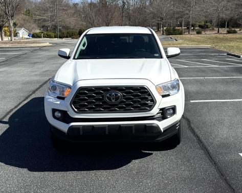 White 2023 Toyota Tacoma SR5