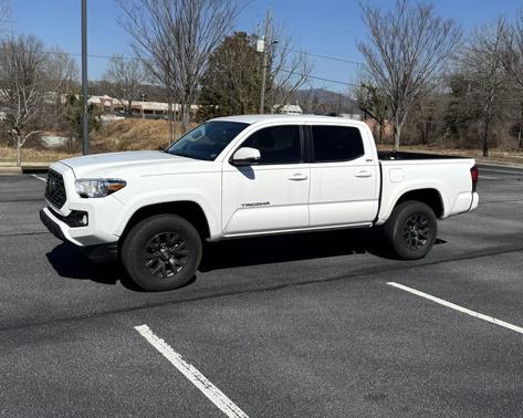White 2023 Toyota Tacoma SR5