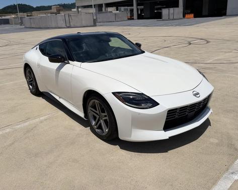 Pearl White Tricoat/Super Black 2025 Nissan Z Sport Manual Transmission