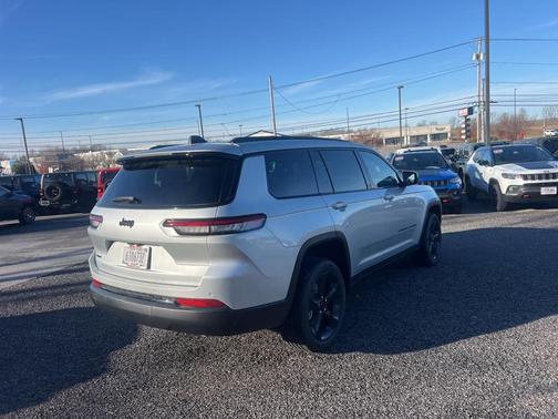 2025 Jeep Grand Cherokee L Laredo