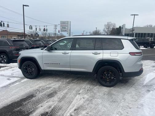 2025 Jeep Grand Cherokee L Laredo