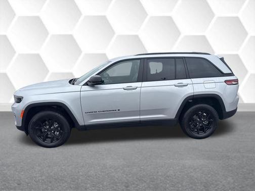 Silver Zynith 2025 Jeep Grand Cherokee Laredo