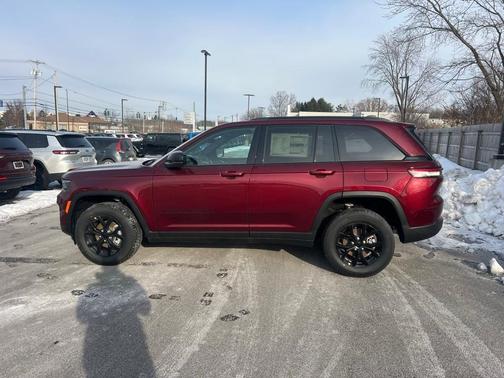 2025 Jeep Grand Cherokee Laredo