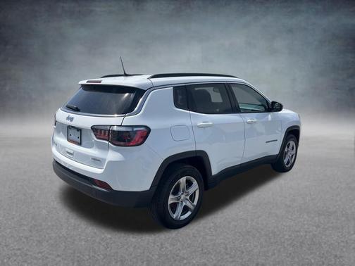 Bright White Clearcoat 2024 Jeep Compass Latitude