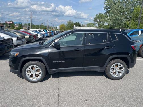 Diamond Black 2024 Jeep Compass Latitude