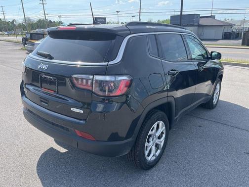 Diamond Black 2024 Jeep Compass Latitude