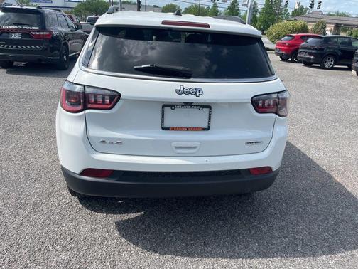 Bright White Clearcoat 2024 Jeep Compass Latitude