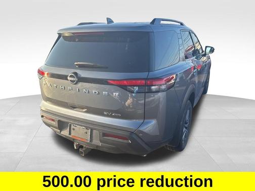 2022 Nissan Pathfinder SV