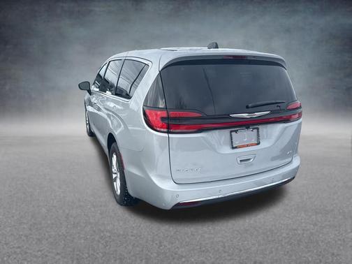 Silver Mist Clearcoat 2026 Chrysler Pacifica Select