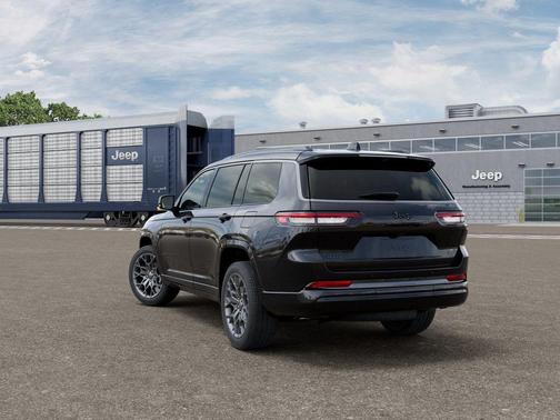 Diamond Black 2026 Jeep Grand Cherokee L Summit