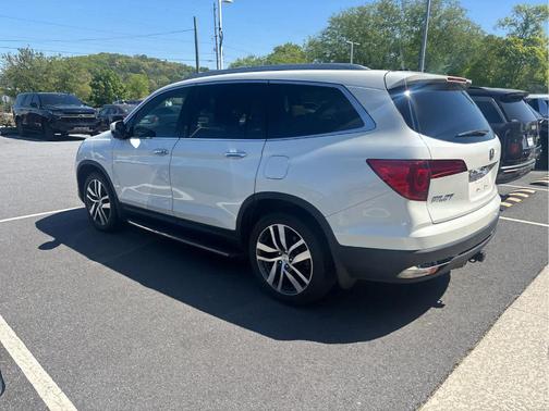 White Diamond Pearl 2017 Honda Pilot Elite