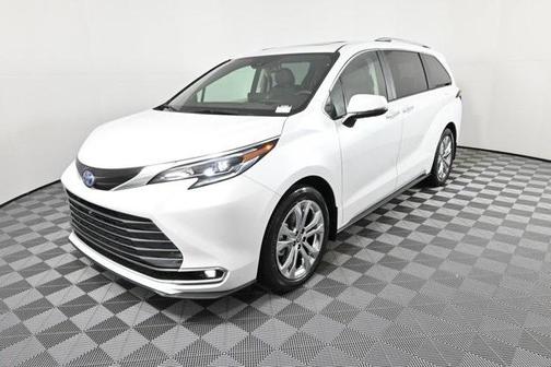 2024 Toyota Sienna Platinum 7 Passenger