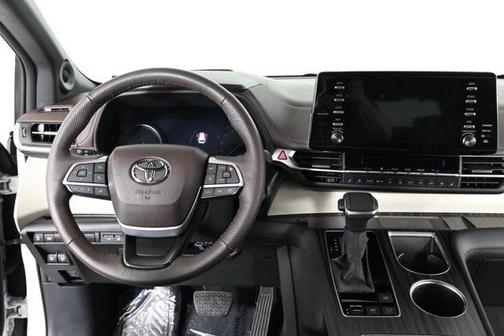 2024 Toyota Sienna Platinum 7 Passenger