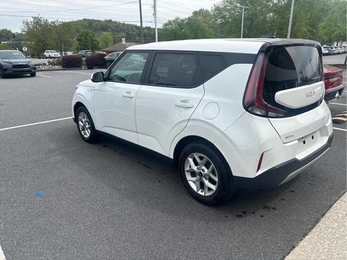 Snow White Pearl 2025 Kia Soul LX
