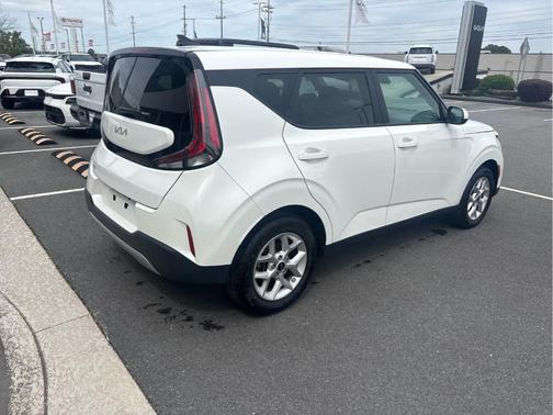Snow White Pearl 2025 Kia Soul LX