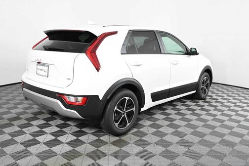 Snow White Pearl 2026 Kia Niro LX