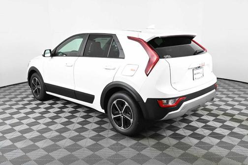 Snow White Pearl 2026 Kia Niro LX