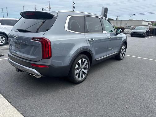 Everlasting Silver 2022 Kia Telluride S