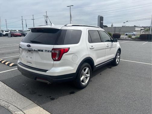White Platinum Tri-Coat Metallic 2019 Ford Explorer XLT