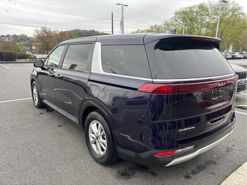 2023 Kia Carnival LX