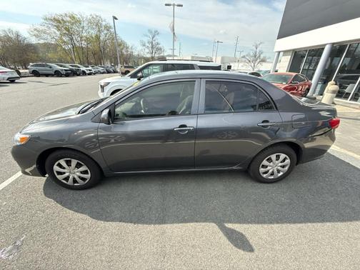 Magnetic Gray Metallic 2009 Toyota Corolla LE