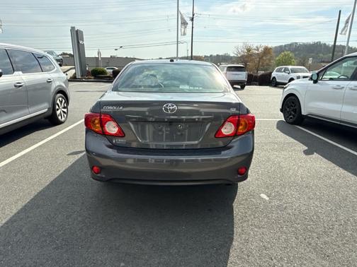 Magnetic Gray Metallic 2009 Toyota Corolla LE