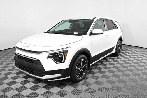 Snow White Pearl 2026 Kia Niro LX