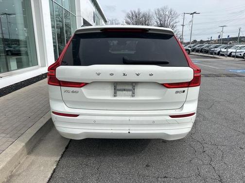 2022 Volvo XC60 B5 Momentum
