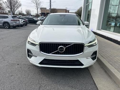 2022 Volvo XC60 B5 Momentum