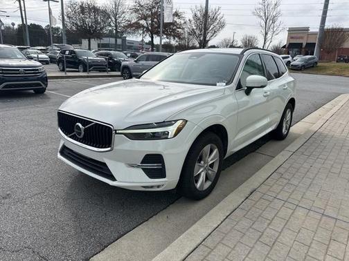 2022 Volvo XC60 B5 Momentum