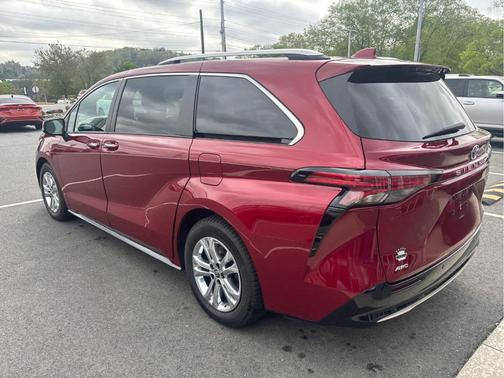 2022 Toyota Sienna Platinum 7 Passenger