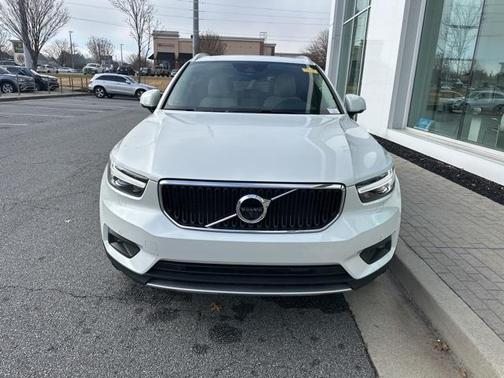 2021 Volvo XC40 T5 Momentum