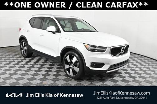 2021 Volvo XC40 T5 Momentum