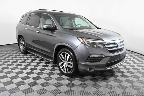 Modern Steel Metallic 2017 Honda Pilot Elite