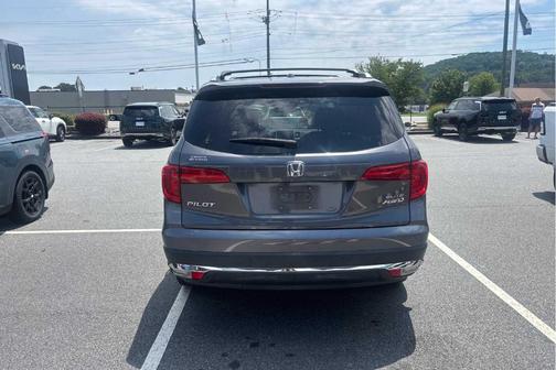 Modern Steel Metallic 2017 Honda Pilot Elite