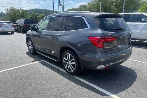 Modern Steel Metallic 2017 Honda Pilot Elite