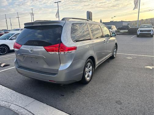 2013 Toyota Sienna LE