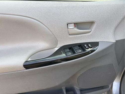 2013 Toyota Sienna LE