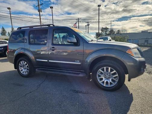 2008 Nissan Pathfinder LE