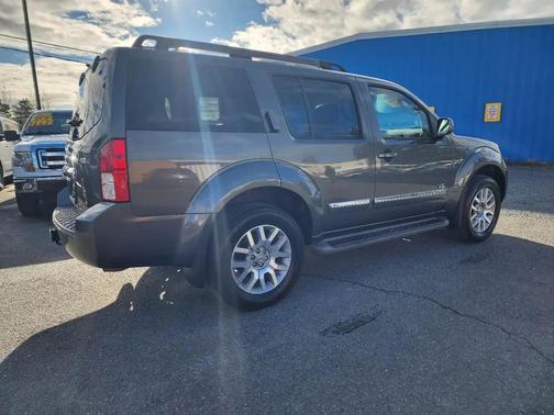 2008 Nissan Pathfinder LE