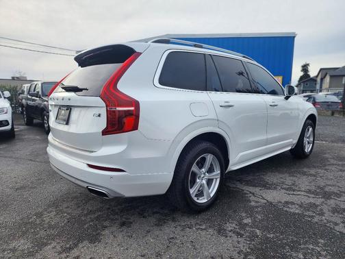 2016 Volvo XC90 T5 Momentum