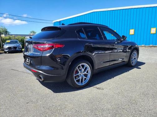 Vulcano Black Metallic 2018 Alfa Romeo Stelvio Ti Sport
