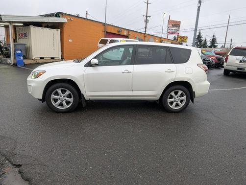 2014 Toyota RAV4 EV FWD 4dr (Natl)