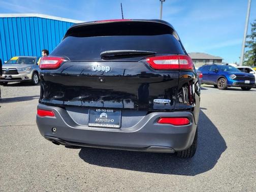 Diamond Black Crystal Pearlcoat 2018 Jeep Cherokee Latitude